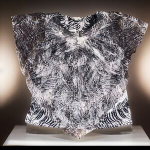 Studio Works Monochrome Abstract W/A Keyhole Silver Decor Clip Tunic Blouse